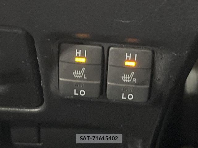 Toyota VOXY 2019-08 8817369-5