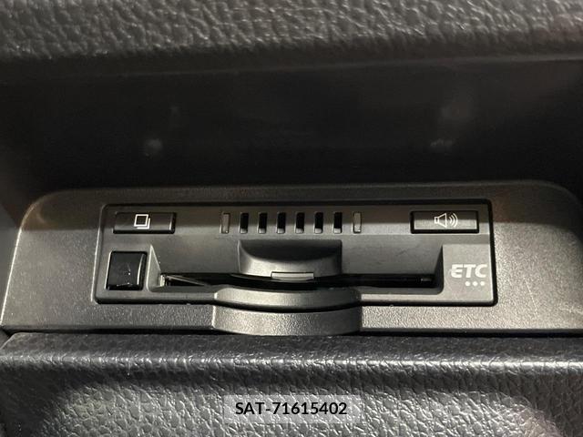 Toyota VOXY 2019-08 8817369-6