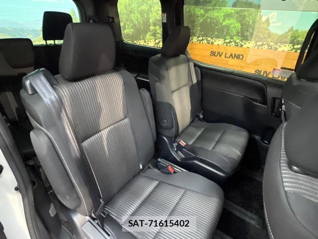 Toyota VOXY 2019-08 8817369-8