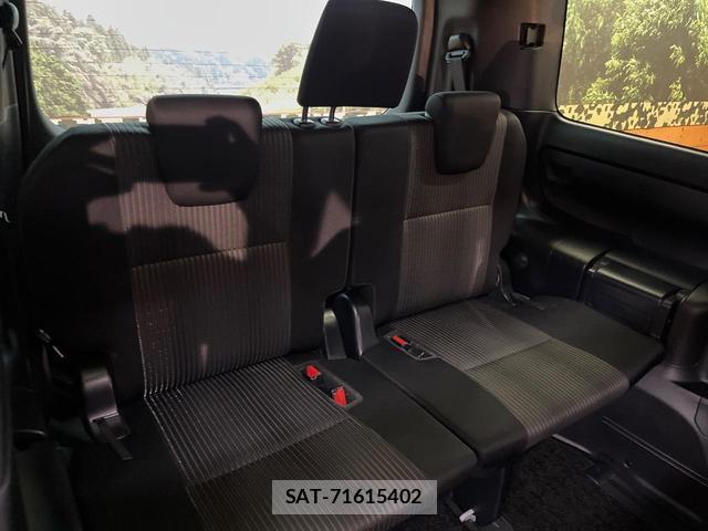 Toyota VOXY 2019-08 8817369-9
