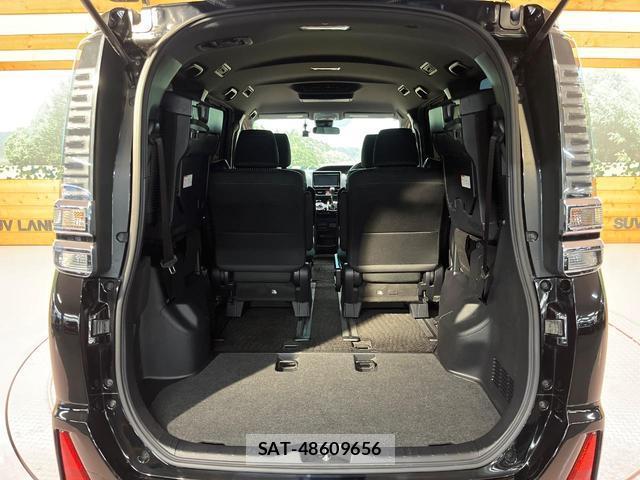 Toyota VOXY 2017-09 8817373-10