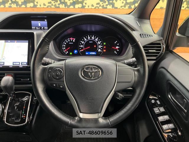 Toyota VOXY 2017-09 8817373-11