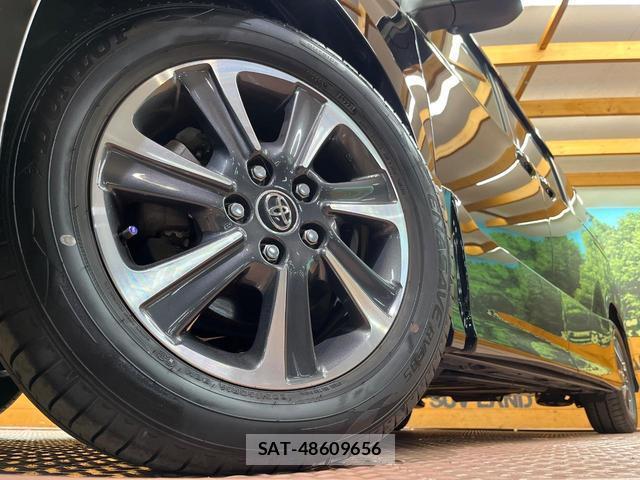 Toyota VOXY 2017-09 8817373-13