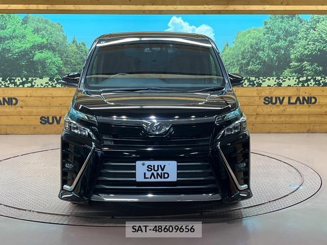 Toyota VOXY 2017-09 8817373-14