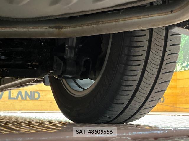 Toyota VOXY 2017-09 8817373-19
