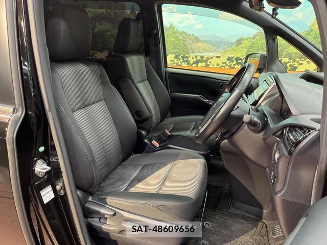 Toyota VOXY 2017-09 8817373-7