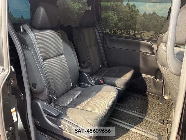 Toyota VOXY 2017-09 8817373-8