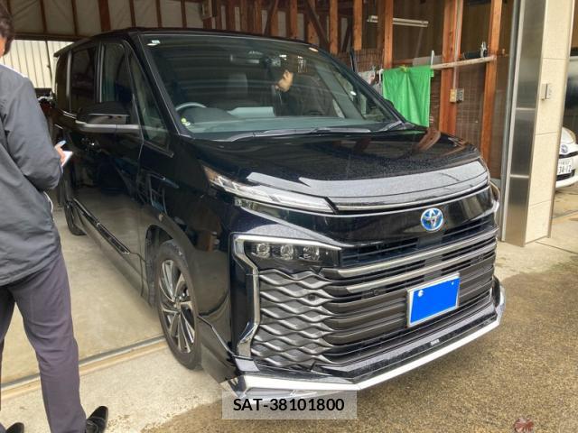 Toyota VOXY 2022-10 8817406-0