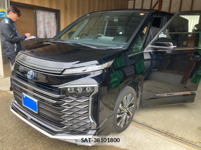 Toyota VOXY 2022-10 8817406-1