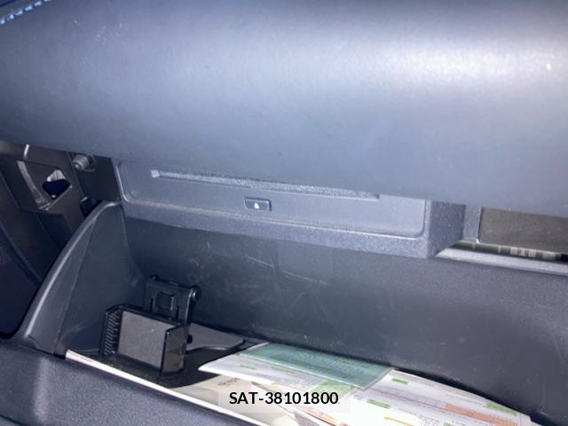 Toyota VOXY 2022-10 8817406-11