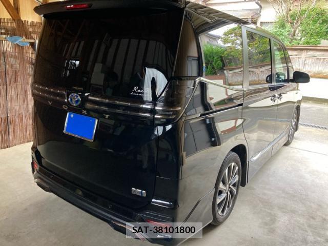 Toyota VOXY 2022-10 8817406-13