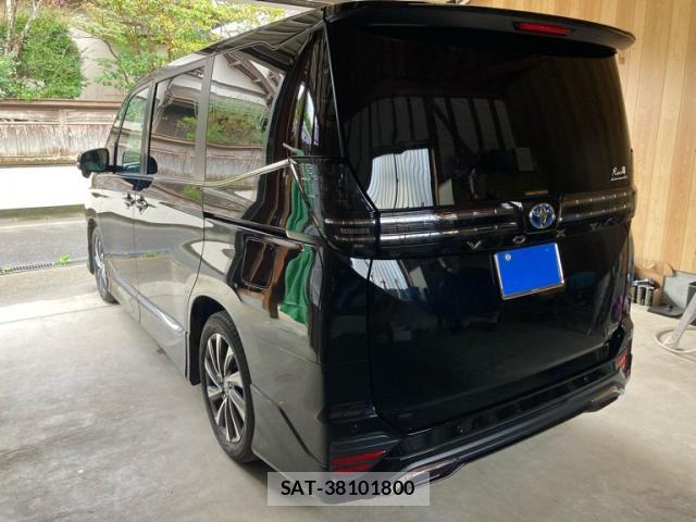 Toyota VOXY 2022-10 8817406-2