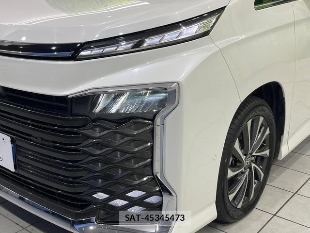 Toyota VOXY 2024-11 8817496-12