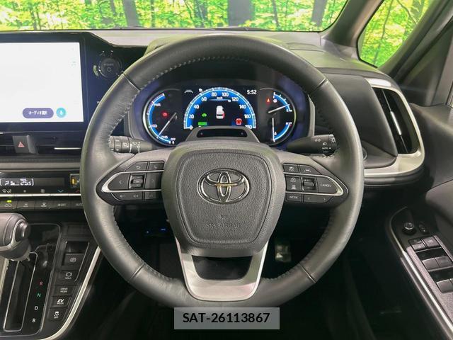 Toyota VOXY 2023-11 8817589-11