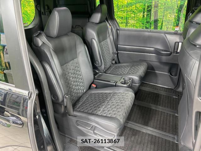 Toyota VOXY 2023-11 8817589-8