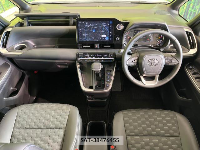 Toyota VOXY 2023-01 8817651-1