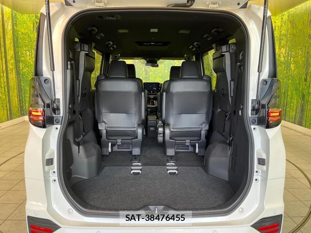 Toyota VOXY 2023-01 8817651-10