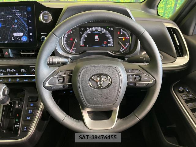 Toyota VOXY 2023-01 8817651-11