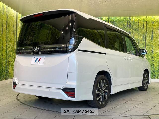 Toyota VOXY 2023-01 8817651-16