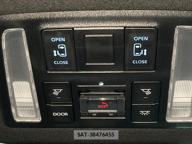 Toyota VOXY 2023-01 8817651-3