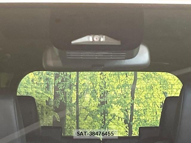 Toyota VOXY 2023-01 8817651-4