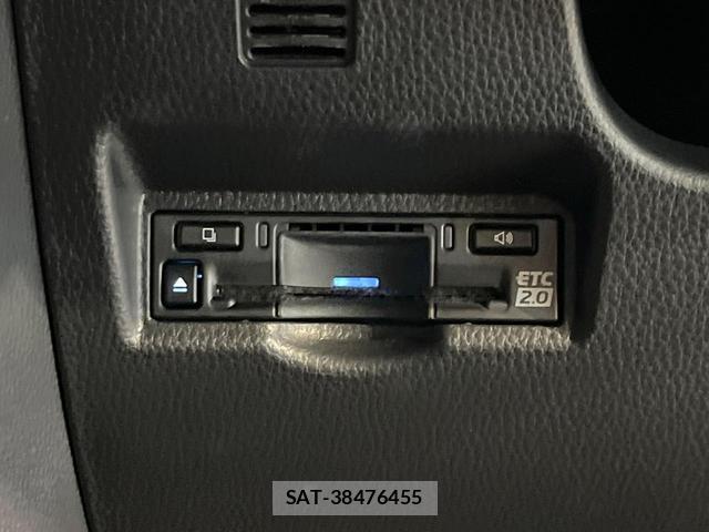 Toyota VOXY 2023-01 8817651-5