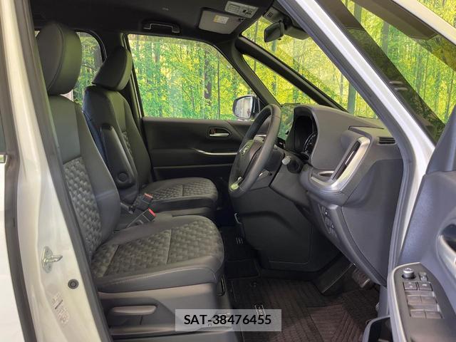 Toyota VOXY 2023-01 8817651-7
