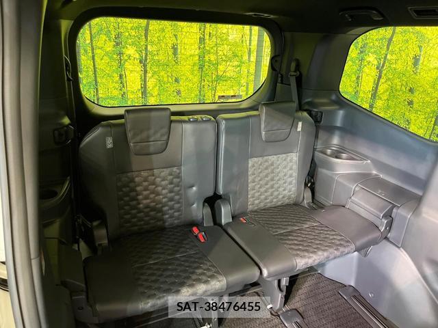 Toyota VOXY 2023-01 8817651-9