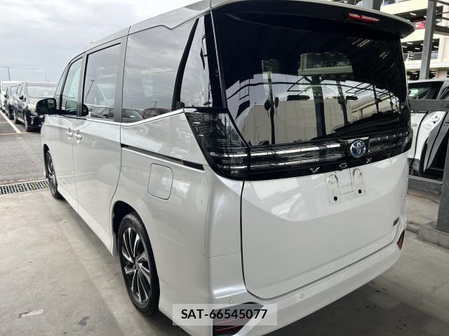 Toyota VOXY 2023-10 8817762-1