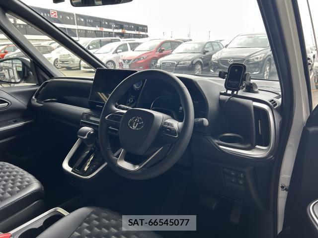 Toyota VOXY 2023-10 8817762-2