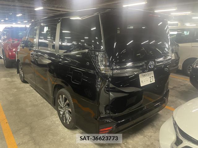 Toyota VOXY 2025-01 8817767-1