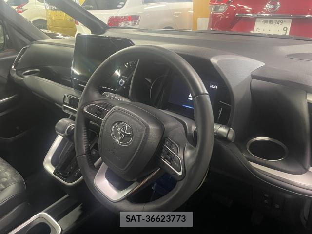 Toyota VOXY 2025-01 8817767-2