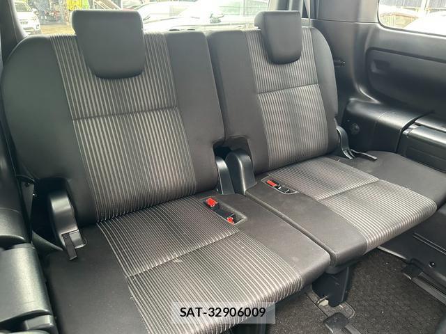 Toyota VOXY 2017-09 8817801-10