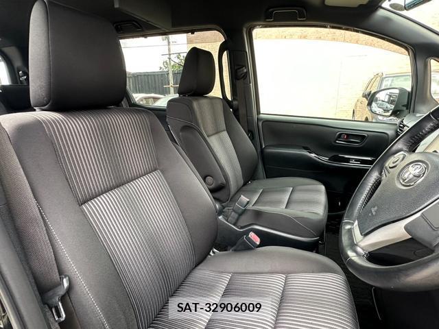 Toyota VOXY 2017-09 8817801-11