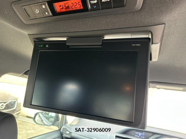 Toyota VOXY 2017-09 8817801-12