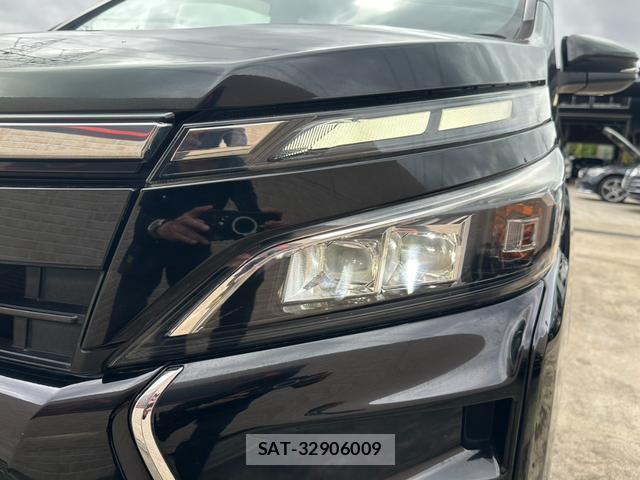 Toyota VOXY 2017-09 8817801-17