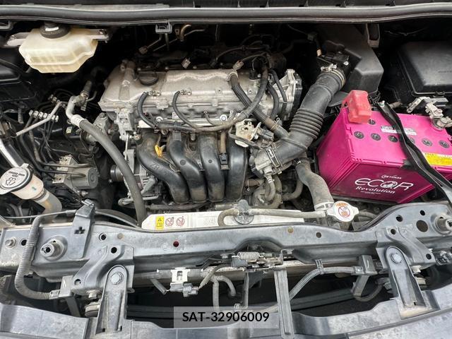 Toyota VOXY 2017-09 8817801-18