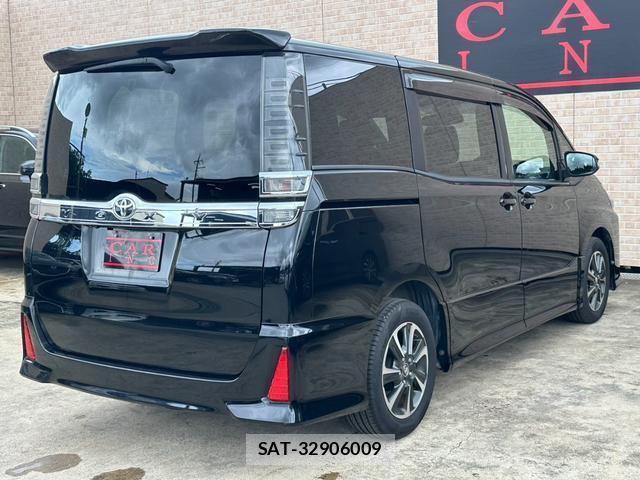 Toyota VOXY 2017-09 8817801-2