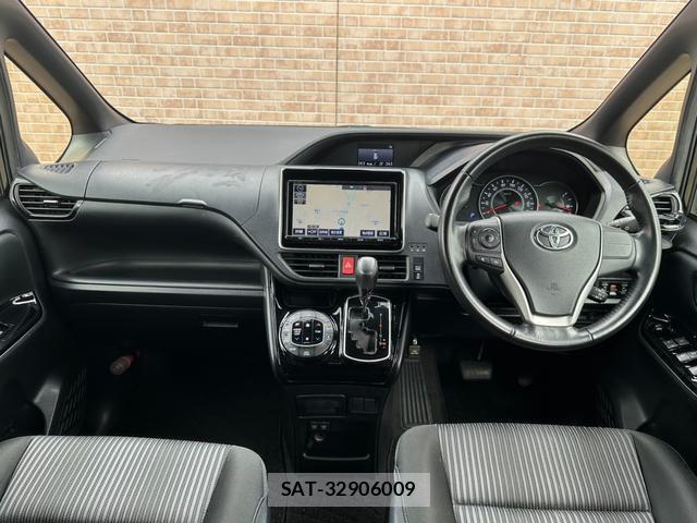 Toyota VOXY 2017-09 8817801-5