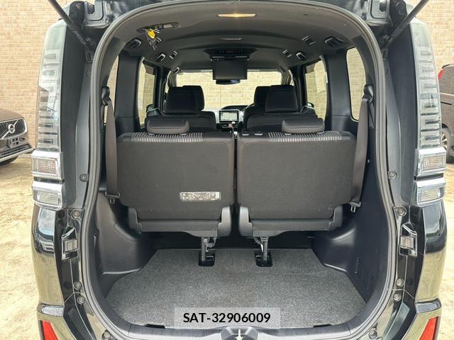 Toyota VOXY 2017-09 8817801-9