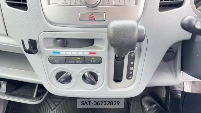 Suzuki WAGON R 2009-07 8813614-18