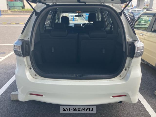Toyota WISH 2012-11 8813590-4
