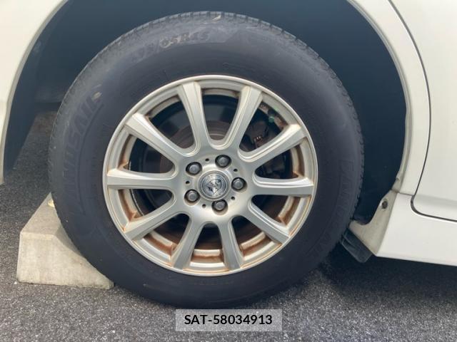 Toyota WISH 2012-11 8813590-8