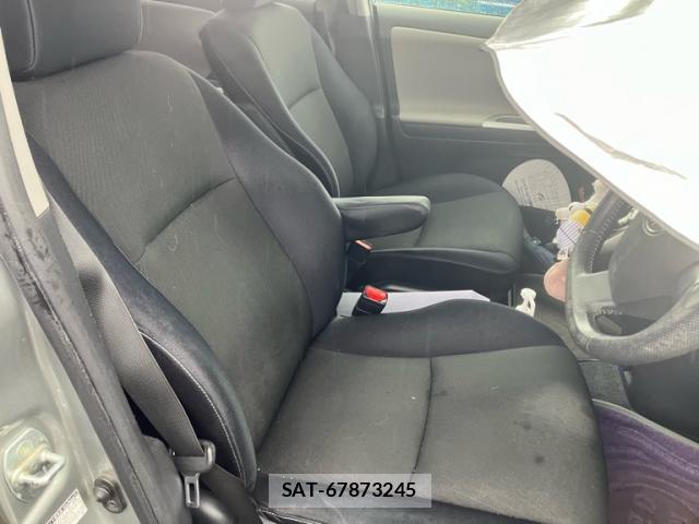 Toyota WISH 2009-11 8816374-5