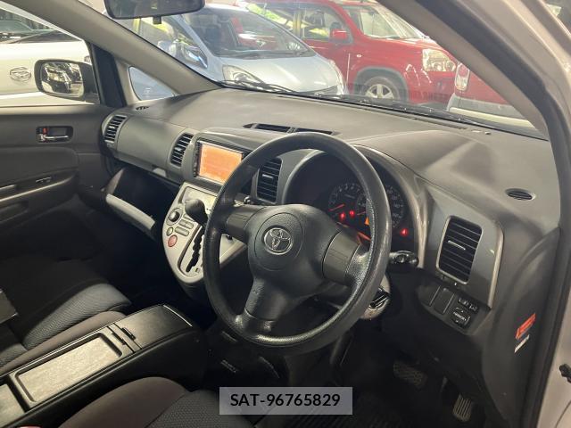 Toyota WISH 2004-11 8817729-5