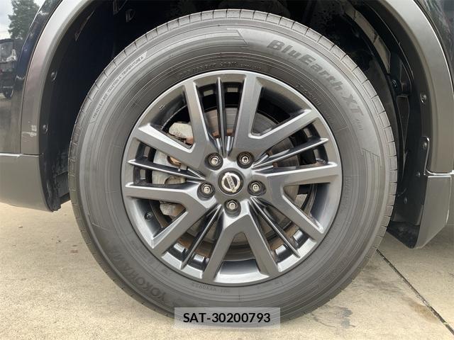 Nissan X-TRAIL 2015-04 8813018-17