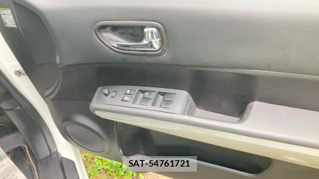 Nissan X-TRAIL 2012-09 8813558-3