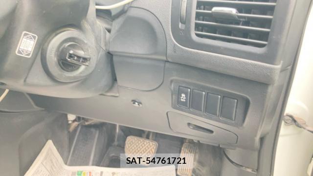 Nissan X-TRAIL 2012-09 8813558-4