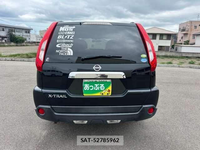 Nissan X-TRAIL 2012-08 8814151-6