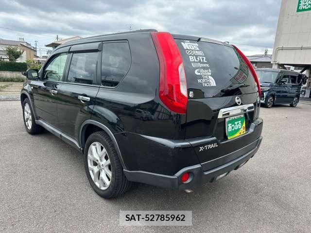Nissan X-TRAIL 2012-08 8814151-7